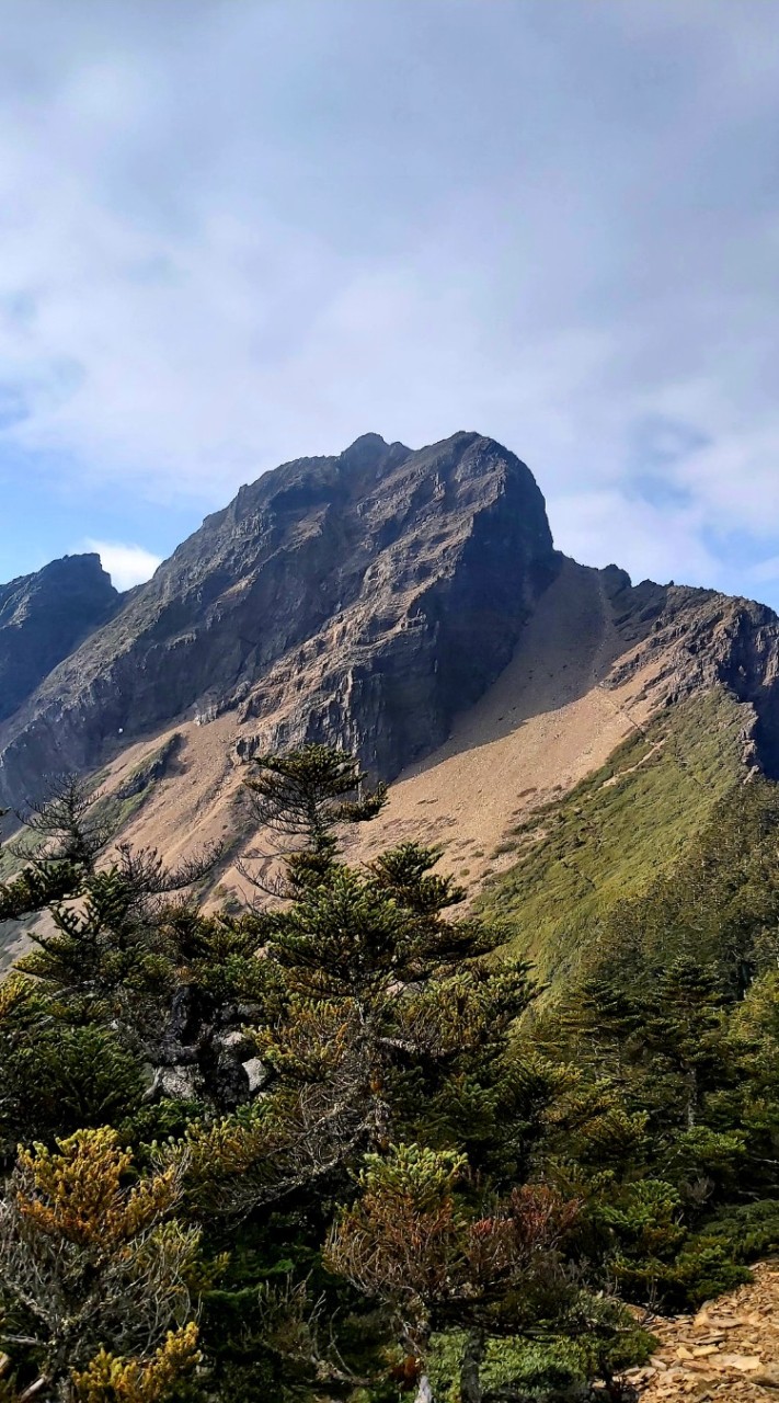 噗瓏龔愛山趣