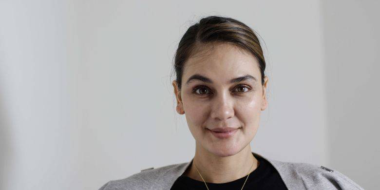 Disangka Jutek Luna Maya Bentukan Dari Lahir Memang Begini Kompas Com Line Today