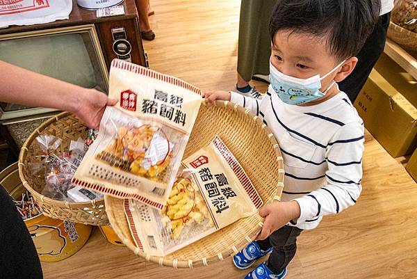 【台南伴手禮】豬飼料柑仔店-就是要吃豬飼料零食！告白爆米花油漆桶文創伴手禮美食