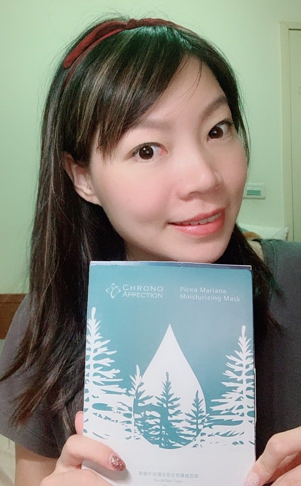 倪倪愛保養－（面膜推薦）網紅名媛肌膚水嫩透亮乾濕分離保濕神級般的面膜聖品－CHRONO AFFECTION時間寵愛黑雲杉保濕永恆生物纖維面膜直擊開箱