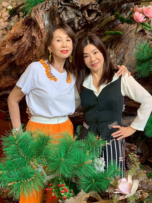 周丹薇（左）、蔣黎麗交情深厚，姐妹久未碰面約聚會。記者陳慧貞／攝影