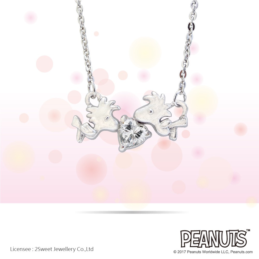 商品特色925純銀材質CZ鋯石美鑽銷售重點◆品牌：甜蜜約定2sweet。◆材質：主體材質為925純銀。◆鍊長：約37.5-38cm◆商品數量：一件。◆包裝＆配件：甜蜜約定2sweet x 史努比系列專