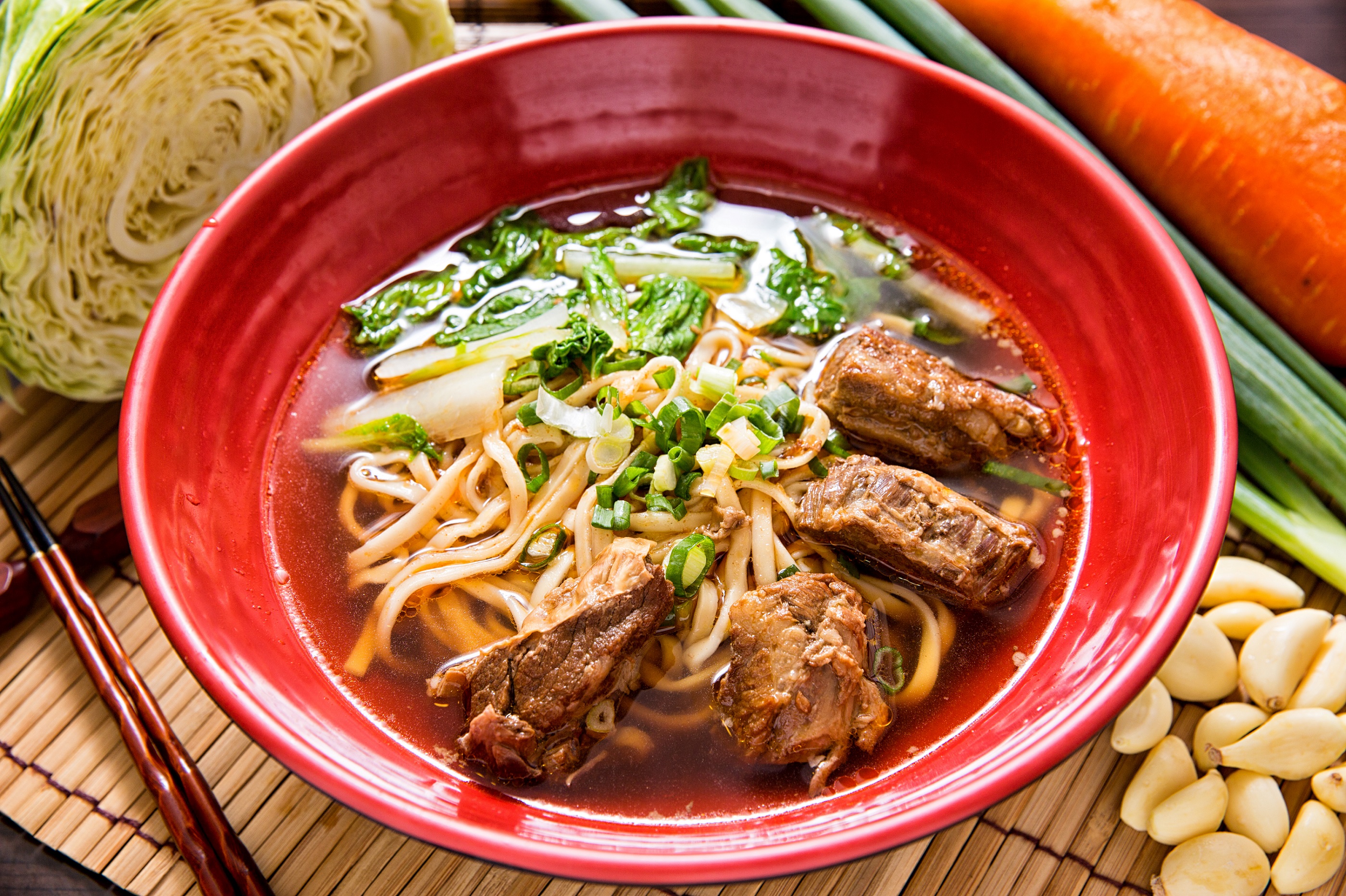 紅燒牛肉麵-淨重量810g 含麵、牛肉料理包