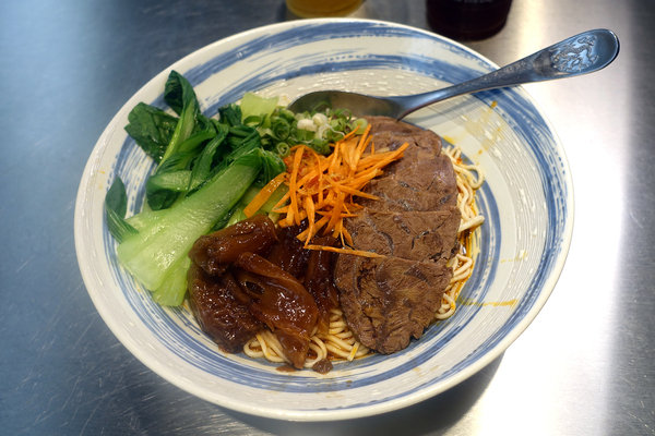 南京復興牛肉麵-神仙牛肉麵+GTD手搖飲，台北中山長春路好吃牛肉麵，台北牛肉麵外送，牛肉、麵條、湯頭都好吃的中山區牛肉麵(含神仙牛肉麵菜單)