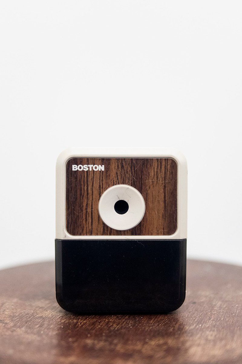 國外帶回的電動削鉛筆機，試用過功能一切正常！