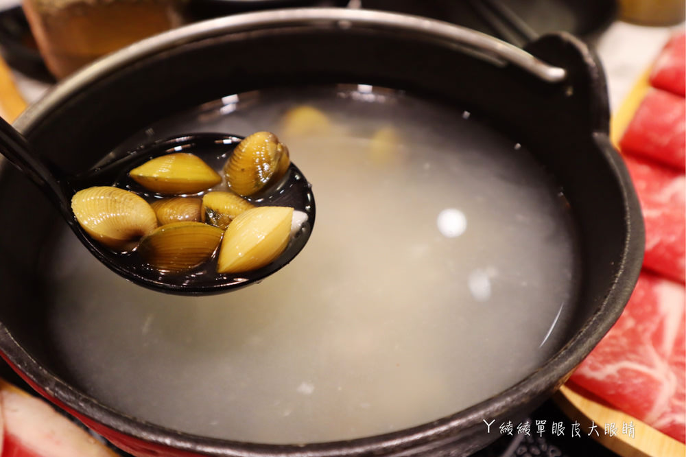 新竹火鍋推薦！鐵了心自慢鍋物，吃鍋前先看可愛小熊泡湯！新竹超囂張的蛤蛤鍋來了！