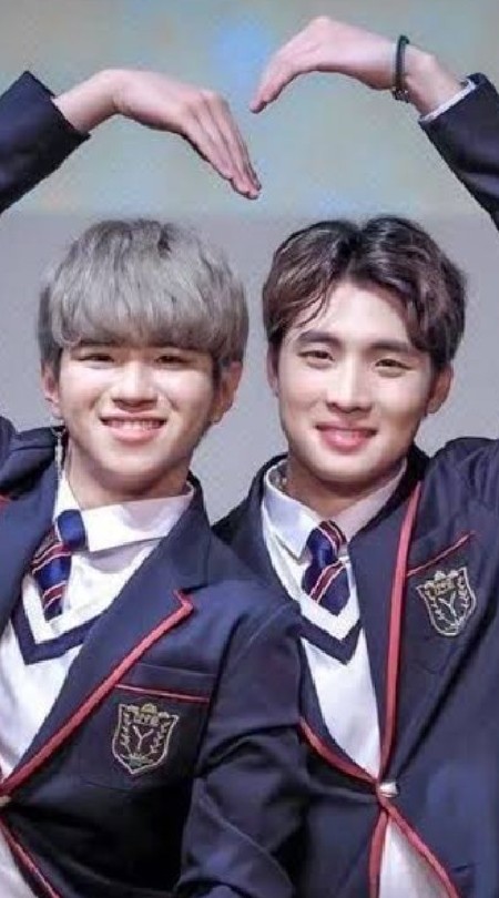 กลุ่มคนคลั่งรักพี่มีนพี่แปลน