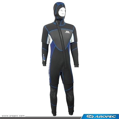 手腕和腳踝處密封2層半乾式袖口設計，加上2mm超彈性smooth skin發泡橡膠材質設計穿脫更便利