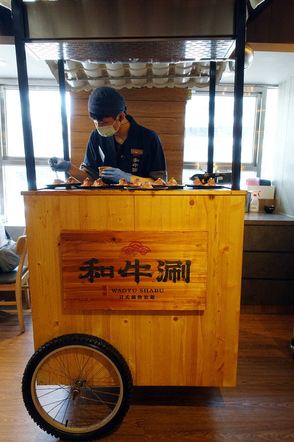 和牛涮日式鍋物放題台北忠孝東店(菜單價位、訂位、生日優惠、小孩收費)，聚餐或一個人都能享用的超值和牛三吃