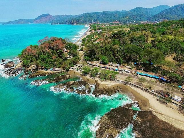 7 Potret Eksotis Pantai Pelabuhan Ratu Sukabumi Sudah
