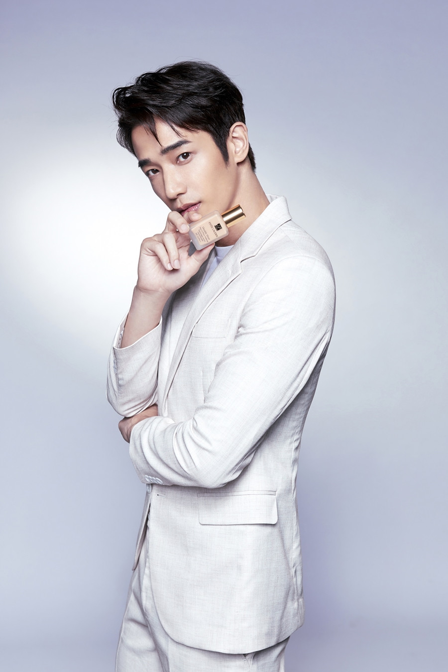 雅詩蘭黛粉持久底妝大使劉以豪