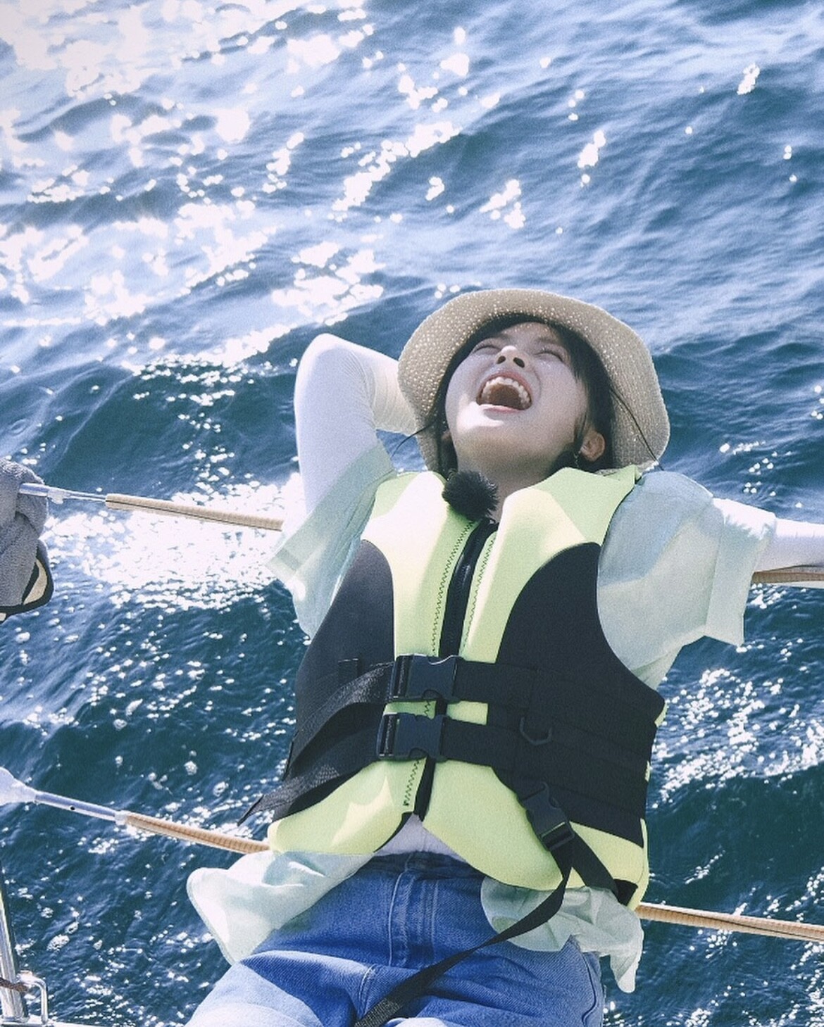 「沈月」的元氣少女感拍照教學：跟著沈月拍出自然又上鏡的美照！