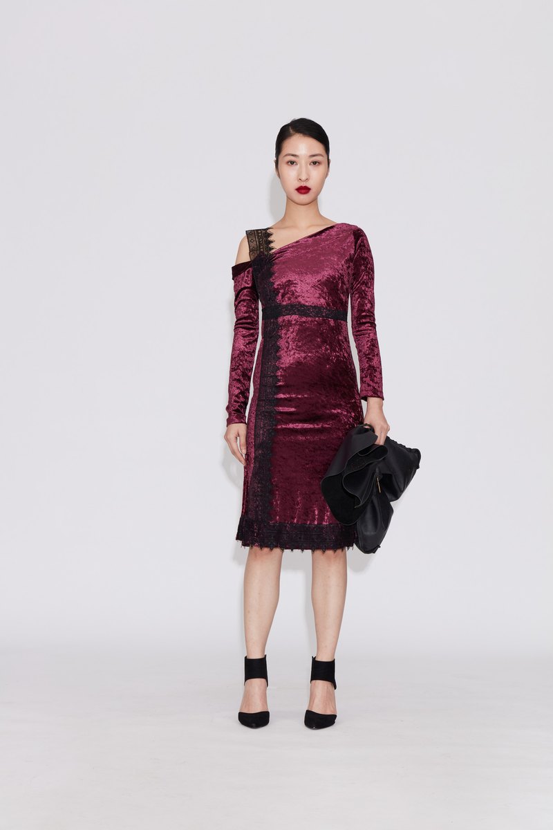 Icarus 電子絲絨蕾絲短禮服<br />斜肩性感，修身剪裁