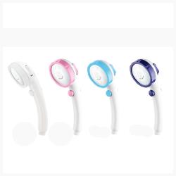 ◎超細出水孔設計，創造細小分子水流br按壓式止水按鍵設計，單手即可開關水br三段式水花變化，強細、雨淋、高壓噴射水柱三種|◎|◎商品組合：三段增壓可止水時尚花灑*3支、150CM不鏽鋼軟管*3條．主商