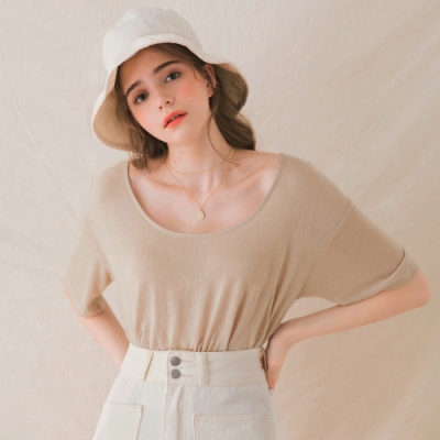 圓領寬鬆版型 微透的清爽材質