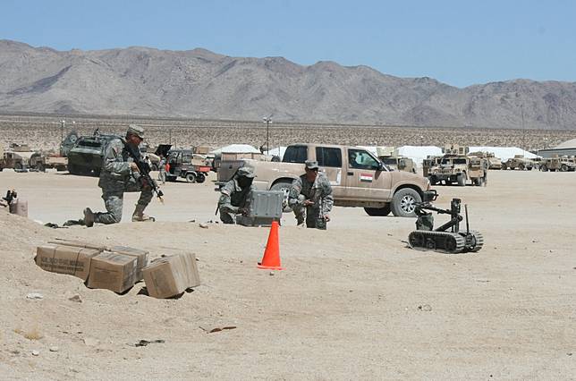 軍武／戰車輾壓民車有危險？專家：因為這兩大原因要當心