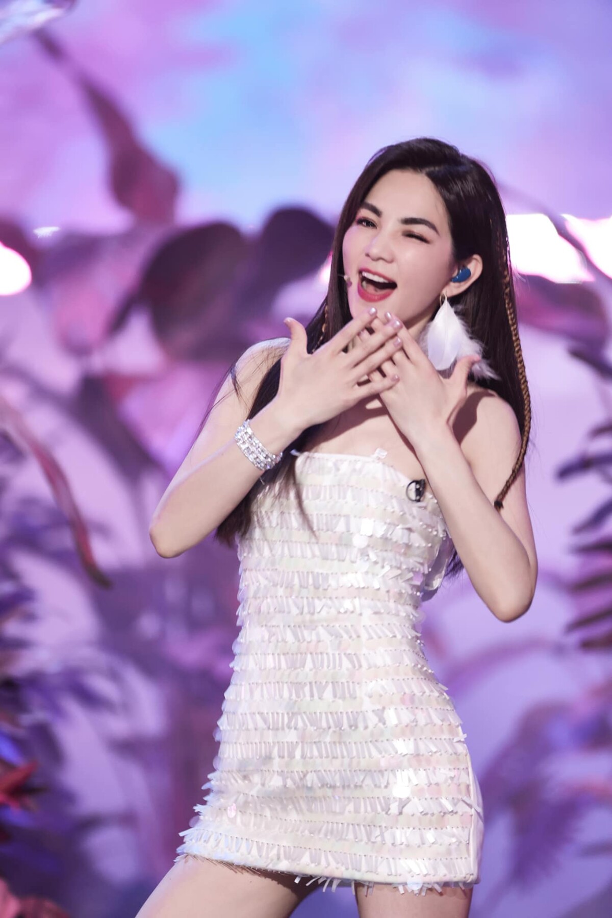 台灣女團成員現況！S.H.E成軍22年驚喜合體，劉品言接金鐘主持棒，李毓芬引發爭議？