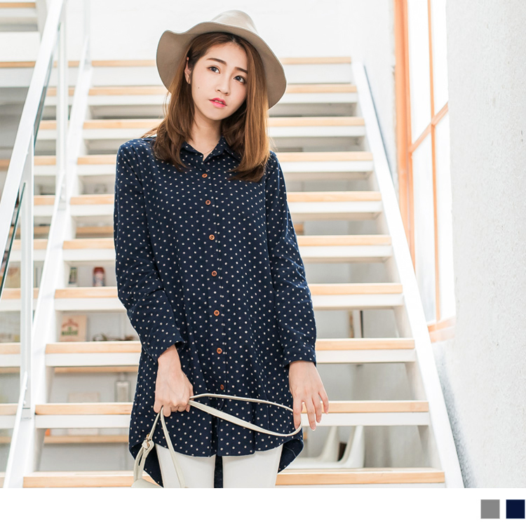 質感色調X俏麗的圓點印花增添青春氣息～襯衫式的洋裝剪裁展現知性LOOK 採用棉含量高的面料，手感柔軟穿著親膚，帶來自在休閒的感受 ********************** 小提醒：釦可開 深色衣物
