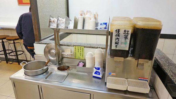 【台北美食】滷味香排骨店-用餐時間必定排隊的超人氣便當店