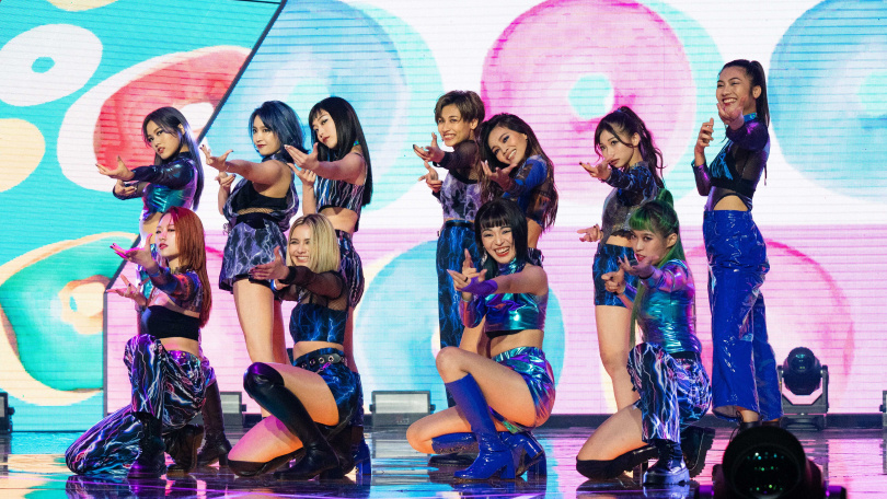 風暴黑桃一改帥氣風格，性感表演令人驚艷。（圖／菱格世代DD52提供）