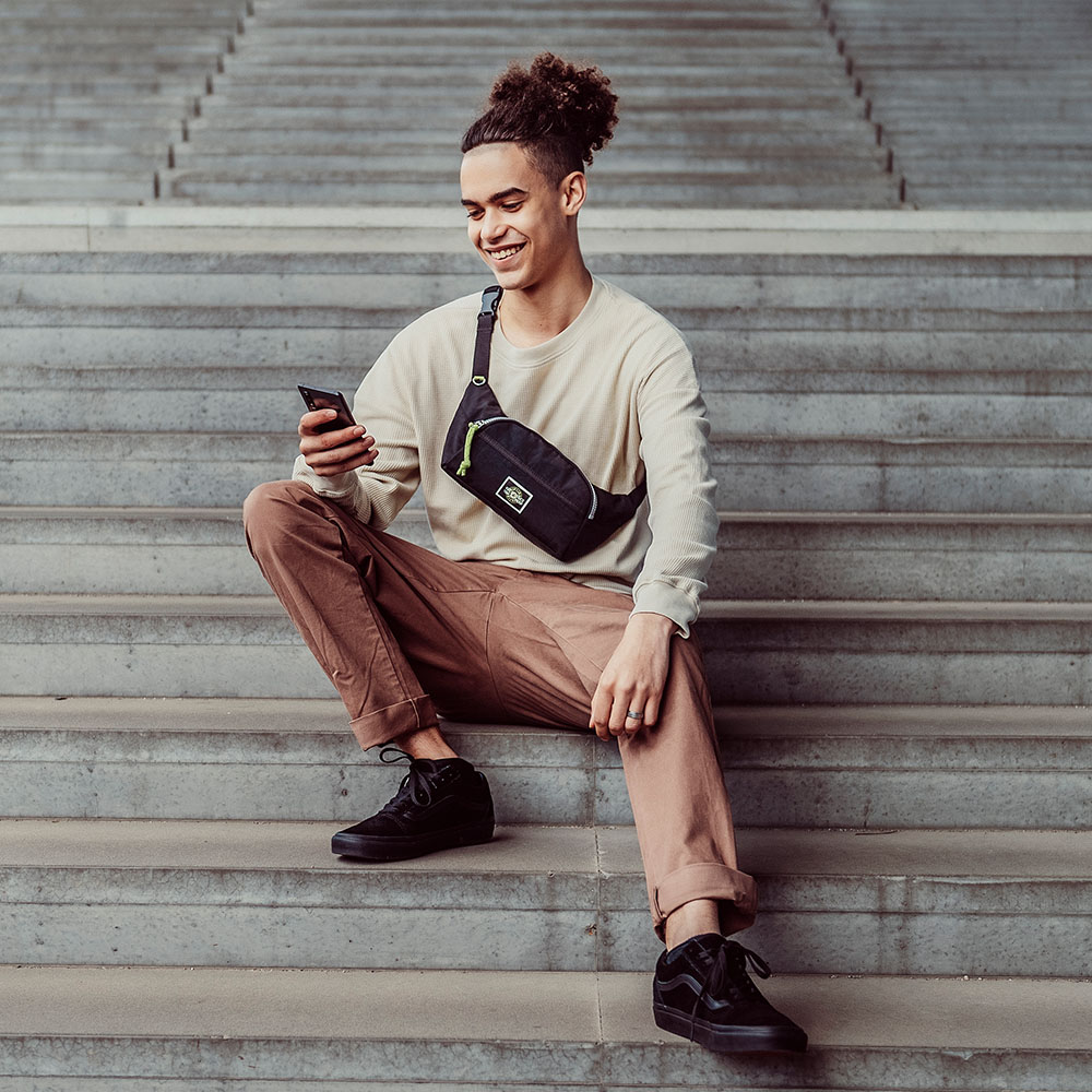 率性芝麻抹茶綠單層拉鍊造型小包-YURA