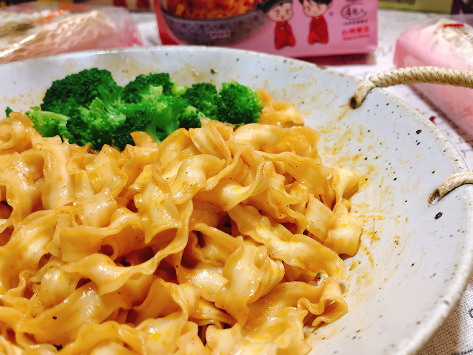 小夫妻拌麵,詹麵,詹醬,手工日曬乾拌麵,關廟麵,快煮麵,外省乾麵,小明星大跟班、上班這黨事,美食鳳味,姐姐當家,人氣乾拌麵,焦麻乾拌麵,老媽拌麵