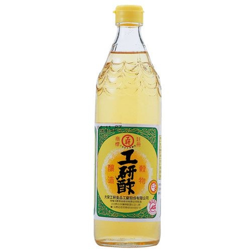 米酢的製造方法五花八門,正統的方法應該是用米酒釀製而成. 當他人尚以手工方式生產時,我們位於台北的廠房早已使用全新全自動化的醱酵設備, 排除了任何可能污染的機會,而且可以更有效的使用最好的酵母及米麴生