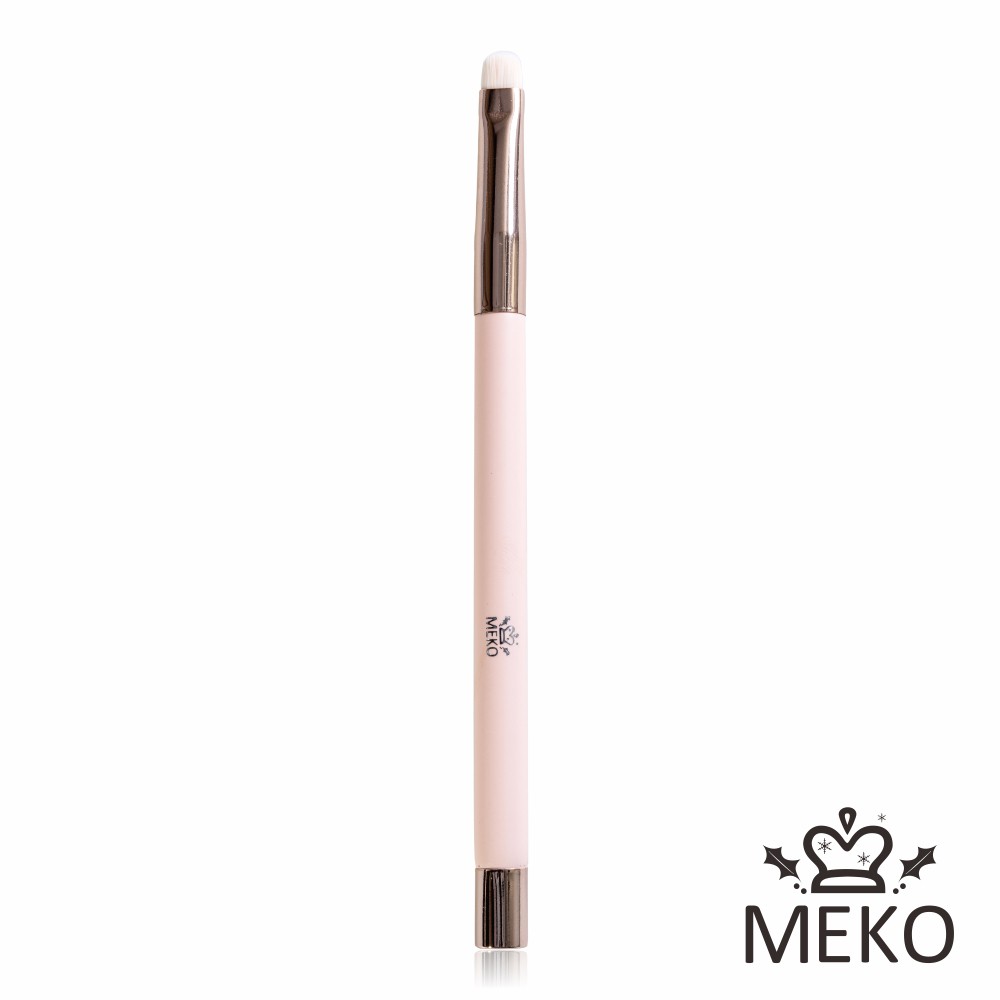 【商品特色】 台灣設計款人氣磁鐵刷具多功能彩妝眼線刷可吸附於磁鐵框架質輕柔軟不刺膚輕鬆刷出自然動人眼線【商品規格】 規格 : 1入 (沒附架)產地 : 台灣製造日期 : 標示於外貼紙上保存期限 : 十