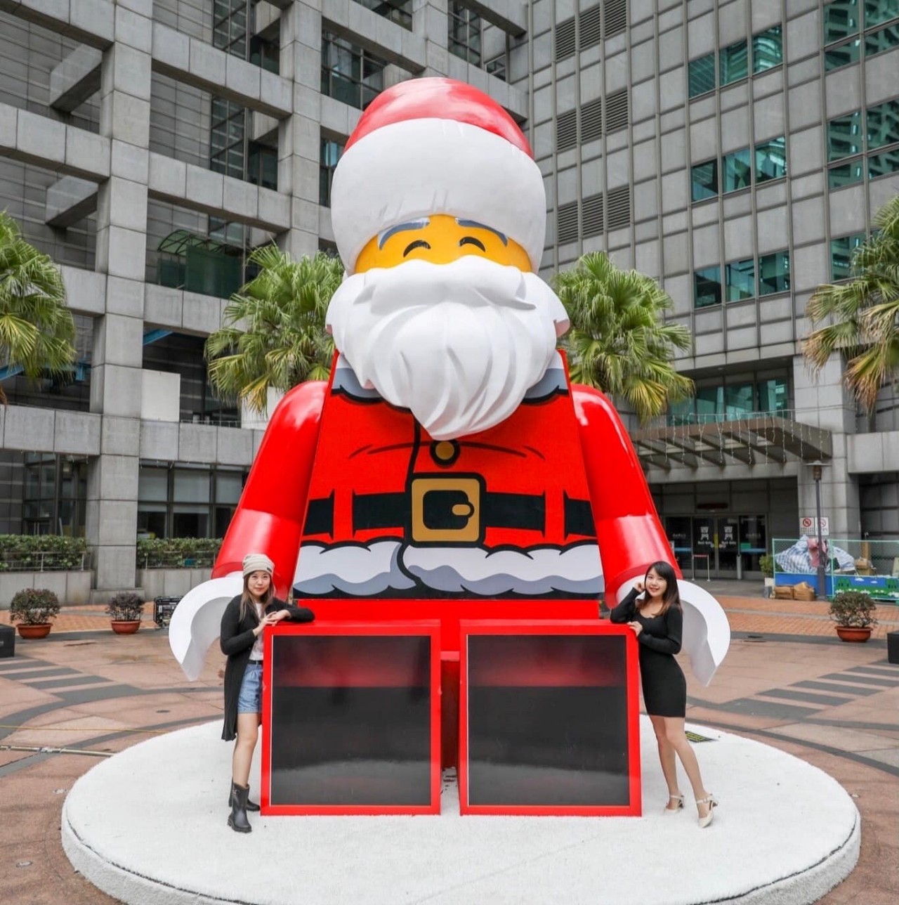 新北歡樂耶誕城;蜘蛛人;3D地景;光雕秀;樂高;積木