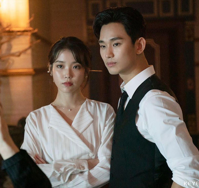 金秀賢退伍後男人味爆發！《雖然是精神病但沒關係》文鋼太禁慾又誘惑！