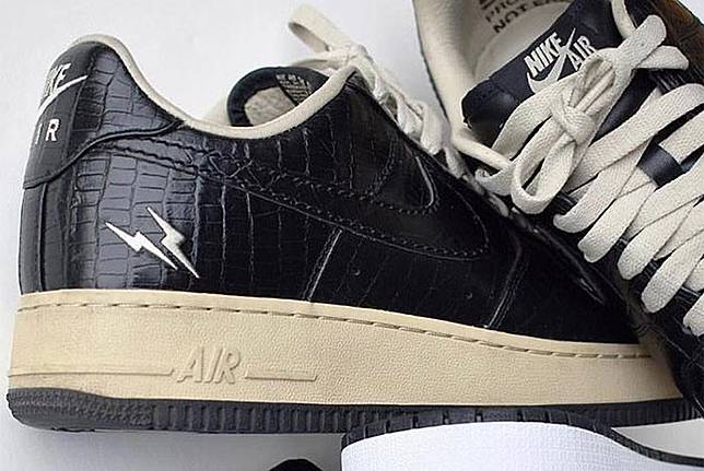 fragment design x nike air force 1