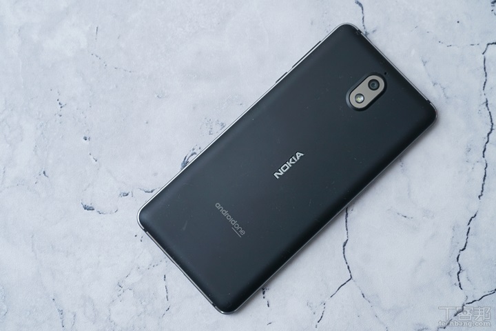 Nokia 3.1 超便宜手機開箱動手玩，Android One 作業系統、獨立三卡槽