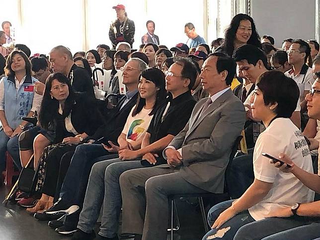 首場粉絲見面會成黑韓大會 郭台銘提3大立委投票教戰守則