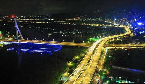 【台北景點】北投垃圾焚化廠觀景台-全台唯一免費室內台北高空夜景景點