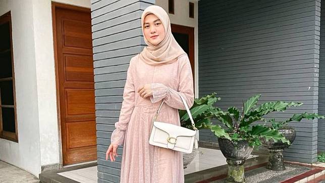 Diduga Manfaatkan Postingan Bongkar Aib, Beredar Harga Endorse Henny Rahman