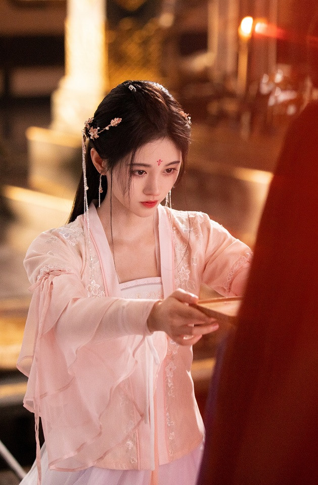 鞠婧禕古裝劇角色2：《如意芳霏》傅容