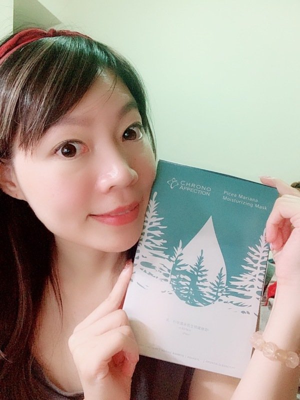 倪倪愛保養－（面膜推薦）網紅名媛肌膚水嫩透亮乾濕分離保濕神級般的面膜聖品－CHRONO AFFECTION時間寵愛黑雲杉保濕永恆生物纖維面膜直擊開箱