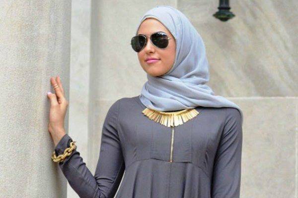 Pilihan Warna Hijab Kalem Yang Cocok Untuk Gamis Abu Abu Tua Anda Womantalk Com Line Today