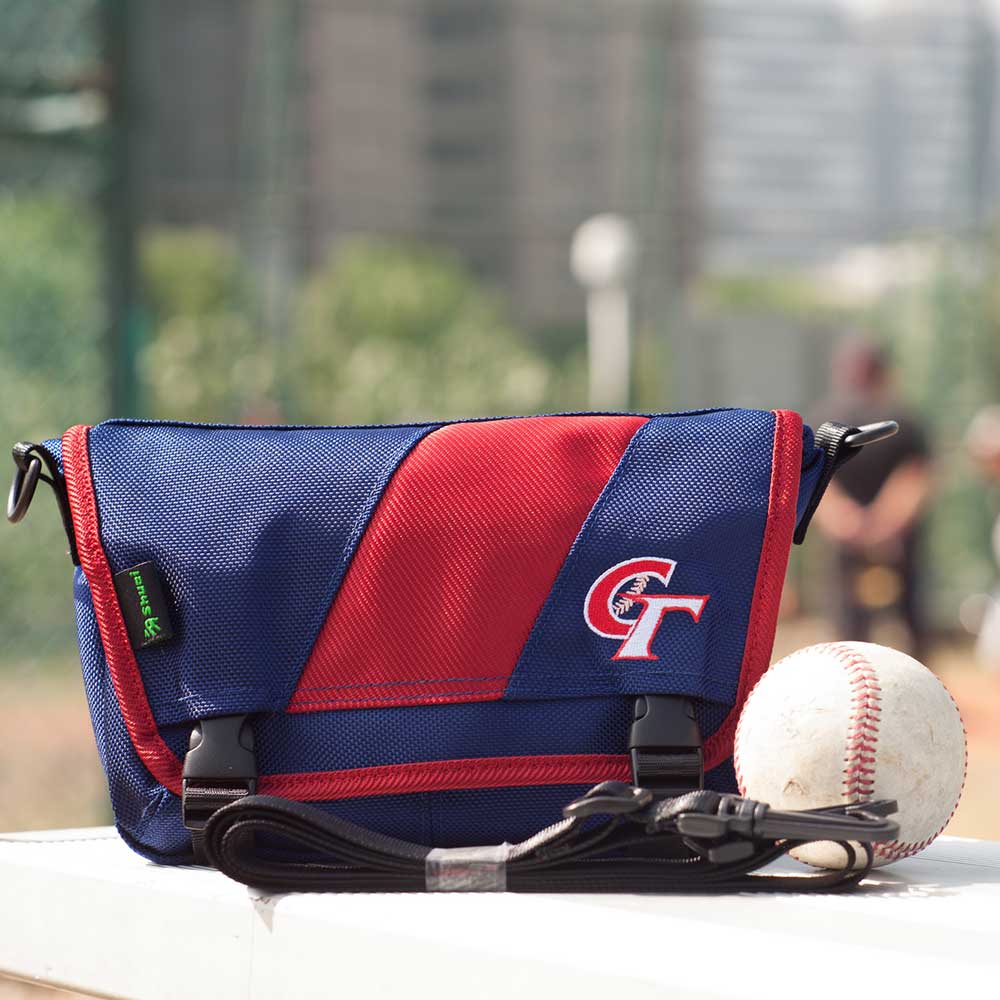 idea：catch the fever！讓咱們抓住棒球熱！記得徹夜守候在電視機前等待中華隊揚威國際的每一場賽事？每一次投球、每一次打擊，都緊緊地勾著心跳聲！ 輕巧、便利、隨身，兼顧實用美學的 shu