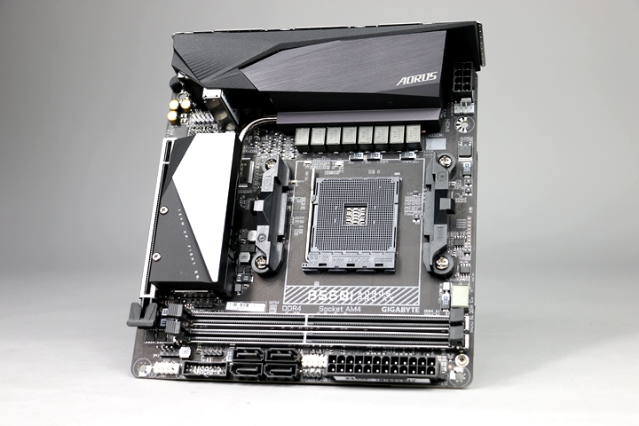 GIGABYTE B550I AORUS PRO AX評測，身形迷你的高規體驗主機板