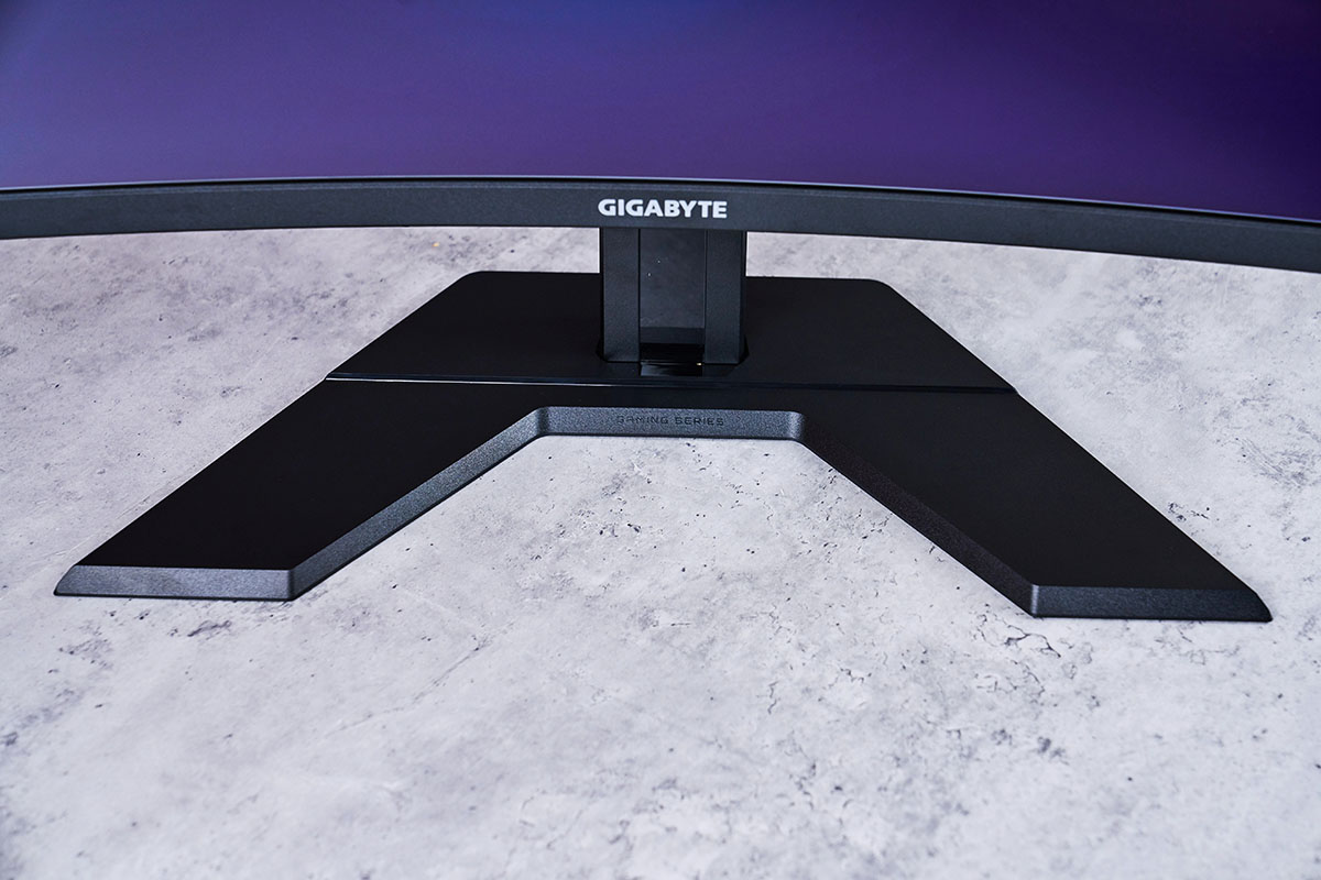 GIGA G32QC 165Hz 極速HDR 電競螢曲面幕，1ms 超快反應，OSD Sidekick 強大操控力