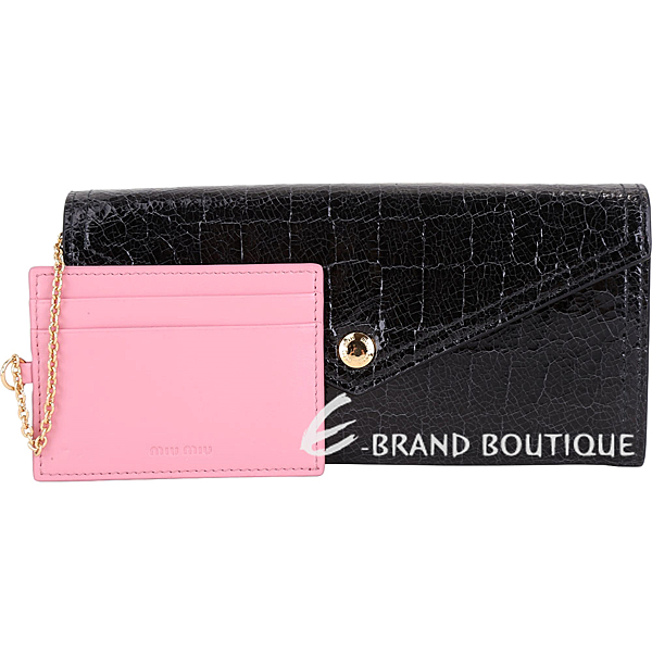 ◆信封外型散發優雅氣息 ◆別緻鱷魚壓紋無比吸睛 ◆展現既甜美又有個性魅力