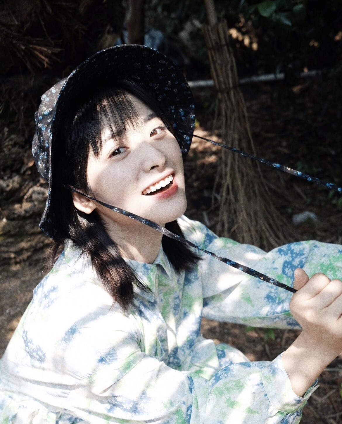 「沈月」的元氣少女感拍照教學：跟著沈月拍出自然又上鏡的美照！