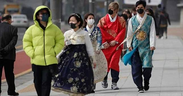 韓國累積確診556例4死！　外交部調升旅遊警示「亮黃燈」