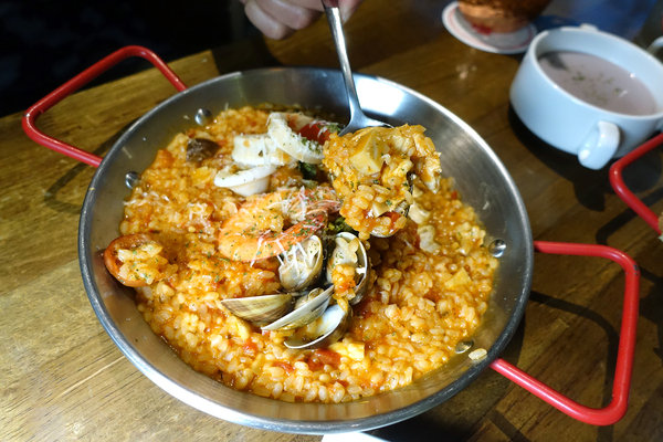 新竹東區竹科人及交大學生聚餐約會美式餐廳，LALA Kitchen新美式餐廳新竹科園店，餐點份量多楓糖鬆餅炸雞超好吃(含LALA Kitchen菜單) 