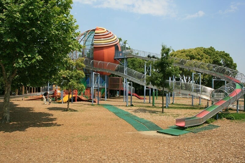 大阪の1日遊べる 駅近公園 13選 大型遊具 プール 動物園も いこーよ