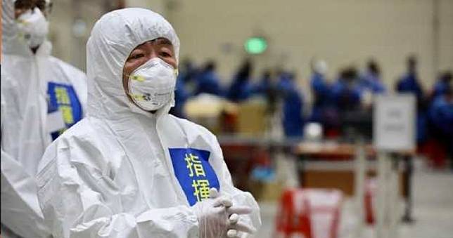 陳時中坐鎮陪檢！幾乎一夜未睡　華航169人、東航192人抵台