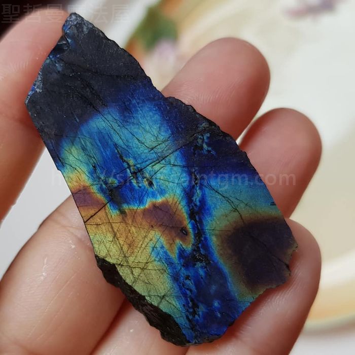 【土桑展精選寶物】芬蘭光譜石未拋光原礦190704-2 ~將更多光帶進目前生活