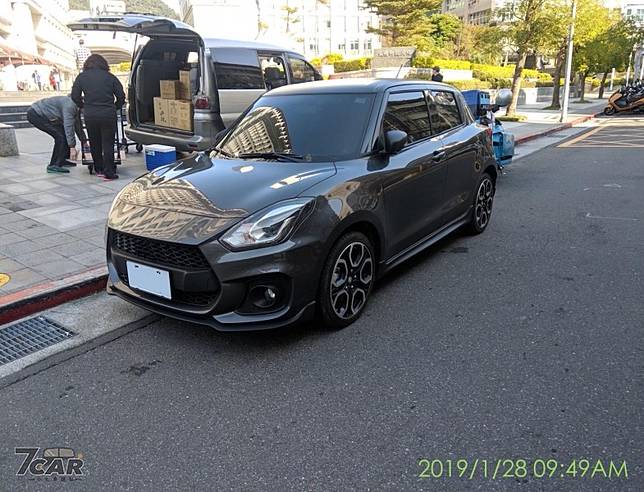 趕路遇擋道心情好煩躁 違規停車檢舉教學 小七車觀點 Line Today
