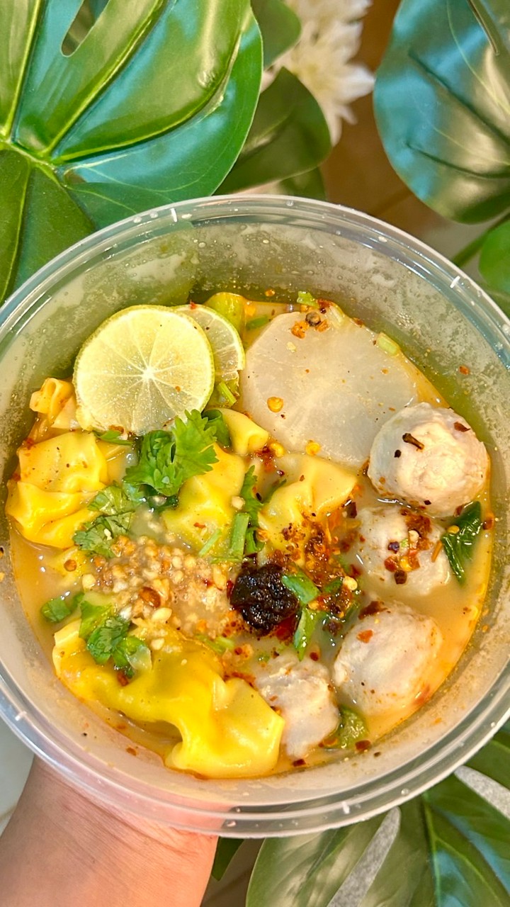 เกี๊ยวนํ้าพร้อมเสิร์ฟ🍲🥬🥟